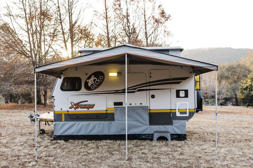 11556 General Photos Exterior Tent and draft skirt
