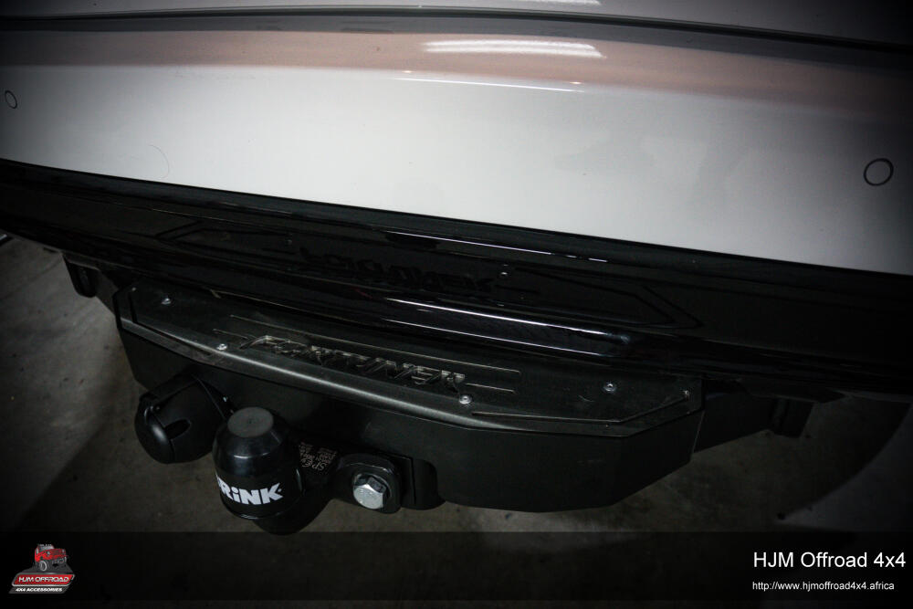 25587 Brands and Products FortunerGD6BrinkTowbarStep 01