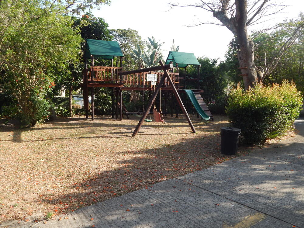 964 Leisure Photos Playarea