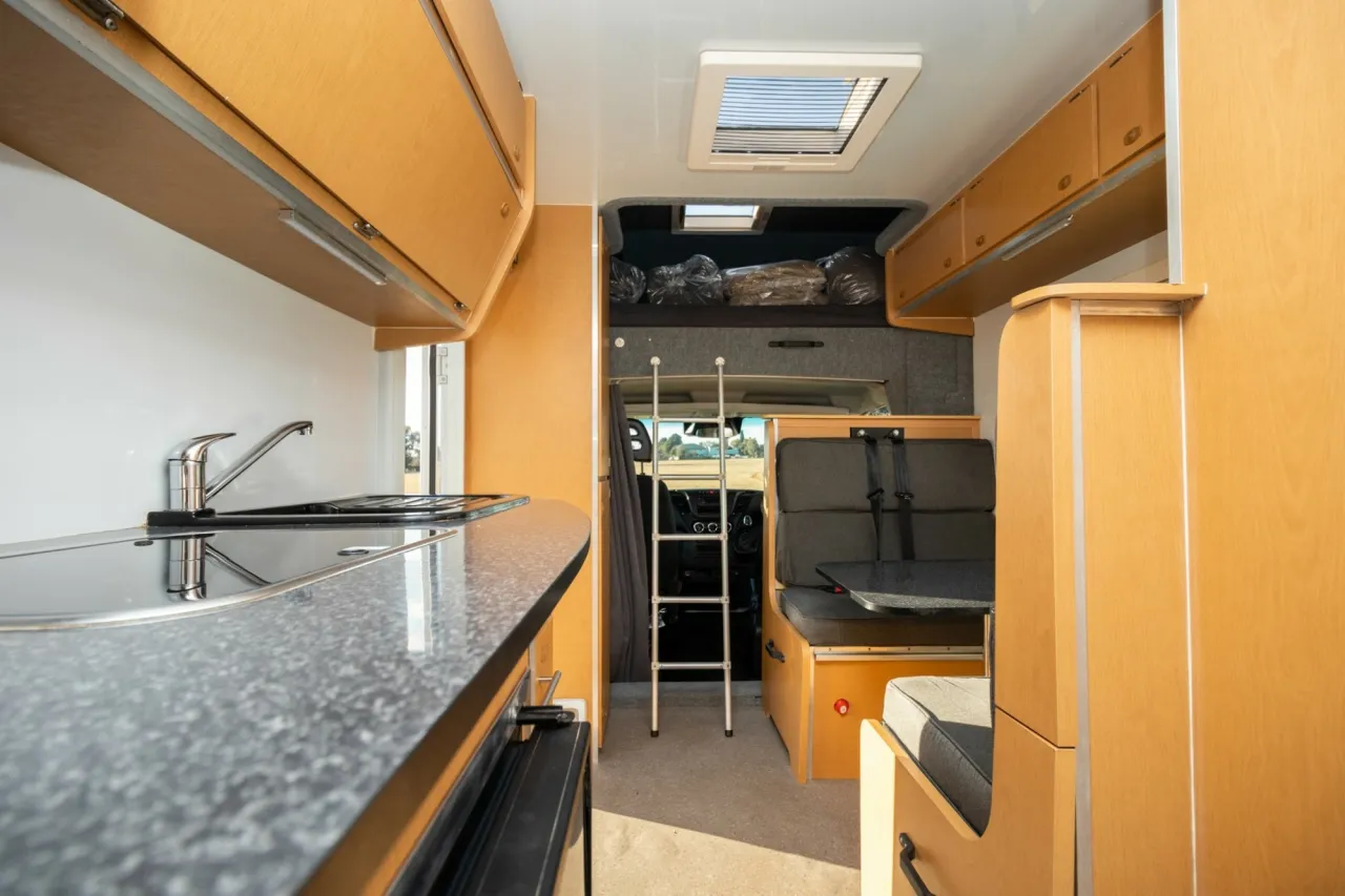 1330 Maui Motorhomes MauiM6B2